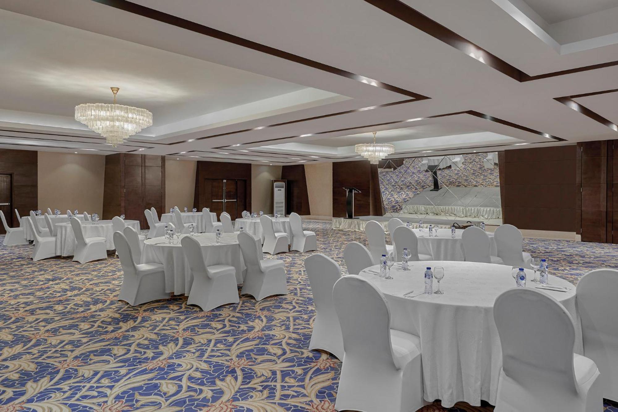Holiday Inn Tabuk By Ihg Exterior photo