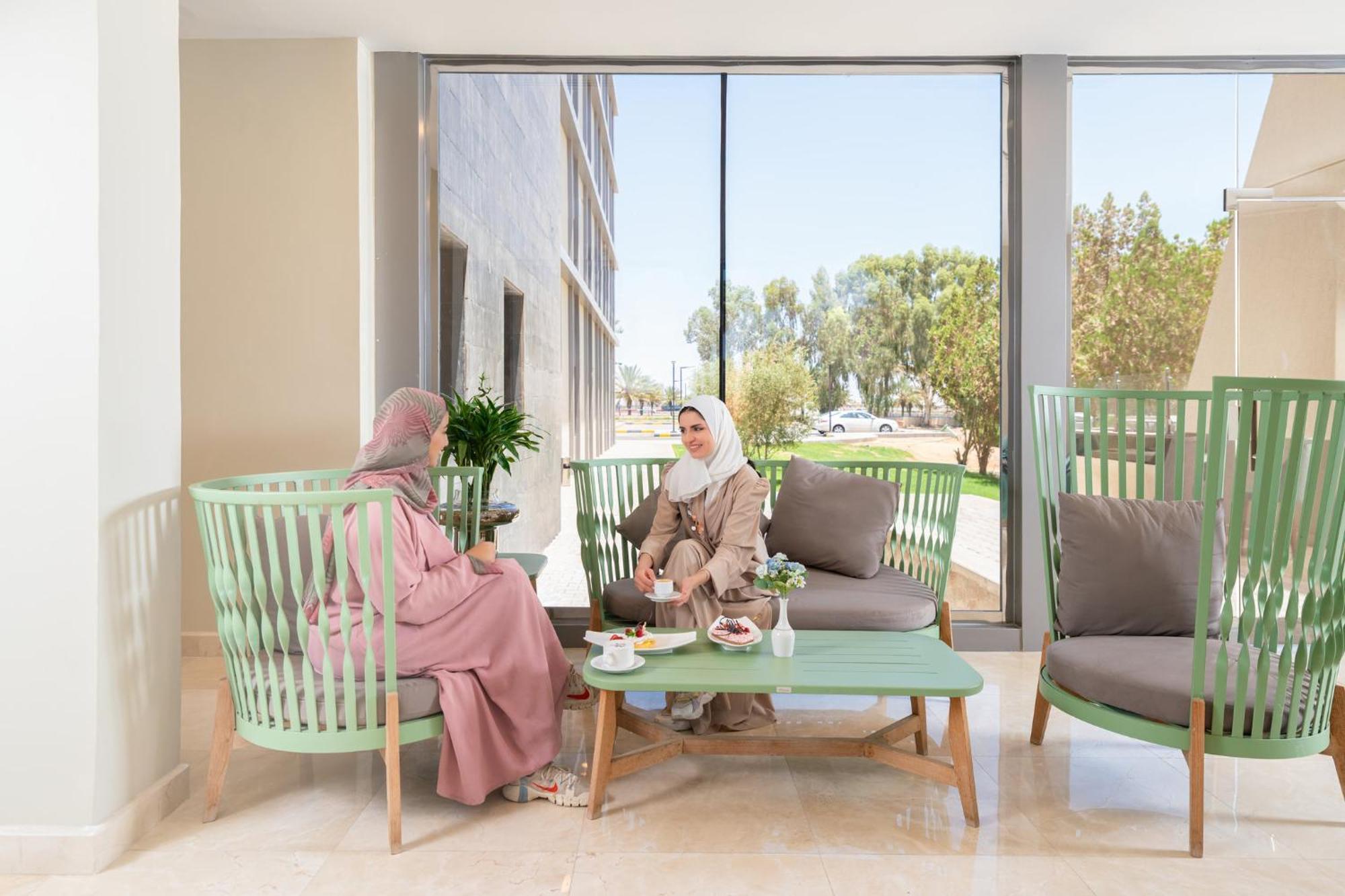Holiday Inn Tabuk By Ihg Exterior photo
